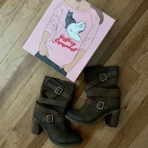 Like NIB Jeffrey Campbell France brown boots 9
